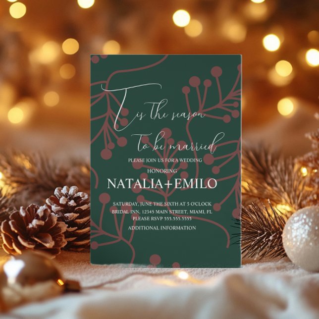 Christmas Berries Elegant Holiday Green Wedding  Einladung (Von Creator hochgeladen)