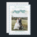 Christmas Blue Gingham Garland Ein Foto Vintag Feiertagskarte<br><div class="desc">Watercolor Christmas Blue Gingham Foliage Ein Foto Vintage Urlaubskarte. Diese wunderschöne Weihnachtsfoto-Karte bietet eine Weihnachtsgarage in Aquarellfarben mit weißen Bögen und Rahmen für ein Foto. Es ist perfekt,  wenn Sie eine klassische,  südliche,  großtausendjährige Weihnachtskarte suchen. Melden Sie mich für notwendige Anpassungen oder Matching-Elemente:)</div>