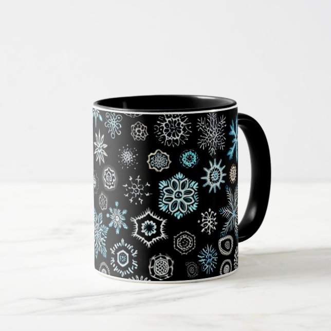 Christmas Blue Snowflakes Tasse (VorderseiteRechts)