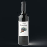 Christmas Bouquet Pine Cone Weinetikett<br><div class="desc">Whimsikales Weihnachtsweinetikett,  das das Winterstrauß von Kiefernzapfen,  Kiefernbäumen und blauen Beeren illustriert.</div>