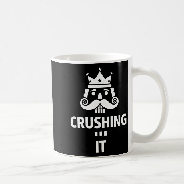 Christmas Crushing It Nutcracker - Funny Retro Ugl Kaffeetasse (Rechts)