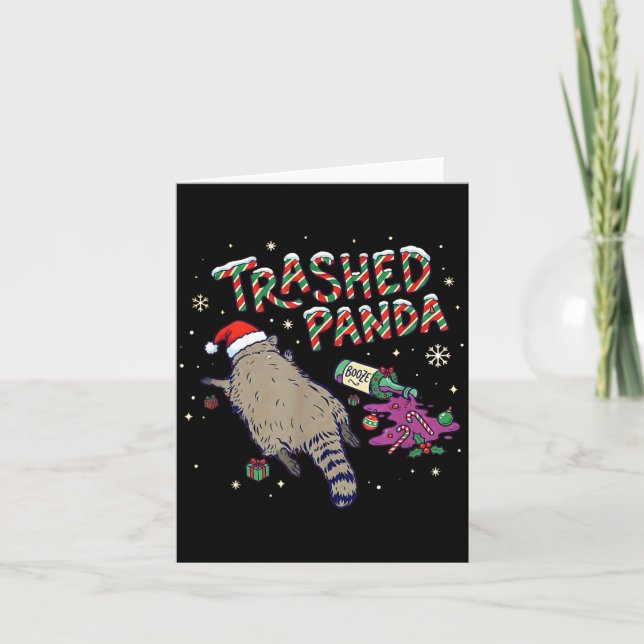 Christmas Funny Trashed Panda Racoon Gets Drunk Xm Karte (Vorderseite)