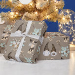 Christmas Gnomes Woodland Geschenkpapier<br><div class="desc">Dieses niedliche gnome Weihnachtspapier wird unter Ihrem Baum perfekt aussehen. Die Designs sind mit niedlichen Zwergmuscheln,  Rentieren und Beige-Zierteilen ausgestattet.</div>