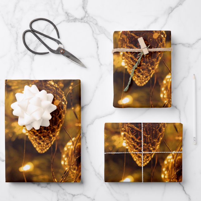 Christmas Gold Pine Cone Geschenkpapier Set (Vorderseite)