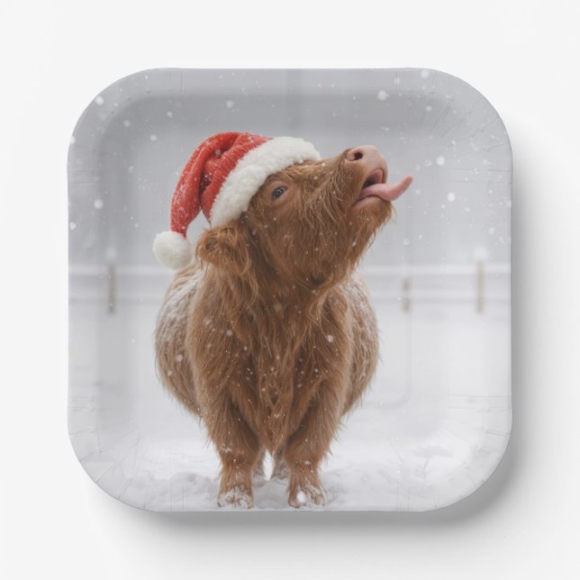 Christmas Highland Cow Catching Snowflakes Pappteller (Vorderseite)