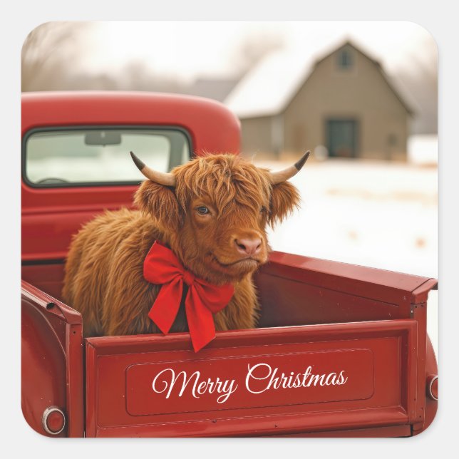Christmas Highland Cow In Old Red Truck Quadratischer Aufkleber (Vorderseite)