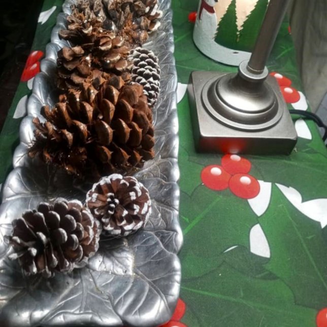 Christmas Holly Blätter und Red Berries auf White Kurzer Tischläufer (Winter / Christmas Holly Leaf and berry pattern table runner )