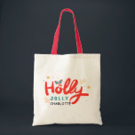 Christmas Holly Jolly Fun Winter Personalisiert Na Tragetasche<br><div class="desc">Weihnachten Holly Jolly Fun Winter Personalisierter Name Tote Tag enthält den Text "Holly Jolly in rot und blau modernen Kalligraphie Skript Typografie und personalisiert mit Ihrem individuelle Name. Von Heiligen und Schneeflocken umgeben. Perfekte Geschenke für Weihnachten und Feiertage oder Weihnachten Party. Entworfen von ©Evco Holidays www.zazzle.com/store/evcoholidays</div>
