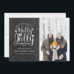 Christmas Holly Jolly Script Chalkboard Foto Feiertagskarte<br><div class="desc">Ein stilvolles Holly Jolly Foto Urlaubskartendesign für Sie,  um sich mit Ihrem bevorzugten Foto,  Ihrer Nachricht,  den Namen und dem Jahr auf einem Chalkboard-Hintergrund zu personalisieren. Auf der Rückseite sind fallende Schneeflocken auf einem passenden Chalkboard-Hintergrund zu sehen. Entwickelt von Thisisnotme©</div>