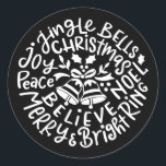 Christmas Jingle Bells Peace Joy Merry Bright Weih Runder Aufkleber<br><div class="desc">Eine wunderbare Typografie-Komposition klassischer Weihnachtszeitschrift (Frohe Weihnachten, Jingle Bells, Joy Peace Liebe, Merry and Bright, Glaube und Weihnachten) rahmt zwei Glocken und Mistletoe. Ideal, um Weihnachts- und Feiertagsbriefe und Weihnachtskarten zu Siegel oder Ihre Geschenke unter dem Weihnachtsbaum zu schmücken! Die schwarze Farbe ist vollständig veränderbar, auch die weiße Farbe ist...</div>