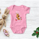 Christmas Kitten Santa Gingerbread Letter L Girl Baby Strampler<br><div class="desc">Mit unserem personalisierten, charmanten Lebkuchenbrief Weihnachts-Crew-T - Shirt erleben Sie die ganze Familie in den Urlaubssinn! Dieses festliche Design zeigt ein liebenswertes Kätzchen mit einer Weihnachtsmannmütze und einen skurrilen Schneemann. Eine extra süße Touch, ein gerippter Bonbons Pop aus den Buchstaben, die eine angenehme Drehung in das Design bringen. Jeder Lebkuchenbrief...</div>