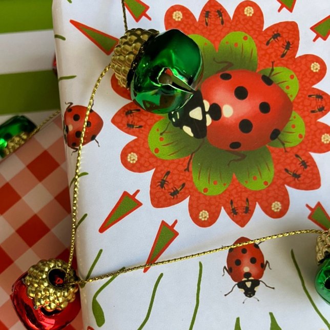 Christmas Ladybug Red, Green, and White Geschenkpapier (Von Creator hochgeladen)