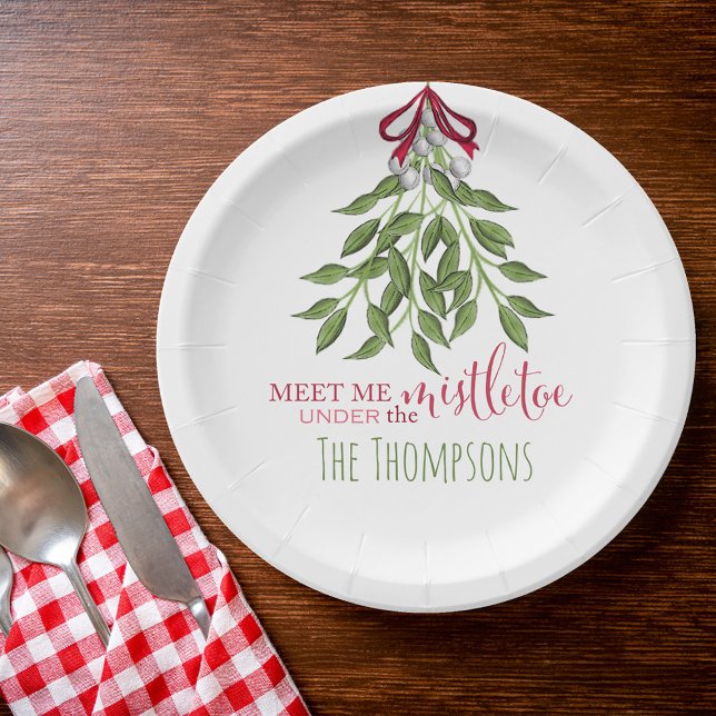 Christmas Merry Mistletoe Holiday Berries Greenery Pappteller (Christmas holiday Merry mistletoe paper plate with whimsy typography. )