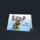 Christmas Moose Card Feiertagskarte<br><div class="desc">Auf diesen Sonderkarten ist ein hübsch niedlicher Elch zu Weihnachten gekleidet. Personalisieren Sie den Namen auf der Vorderseite für einen wunderbar unvergesslichen Gruß an diesem Weihnachtsfest.</div>