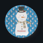 Christmas Niedlich Happy Cartoon Snowman Pappteller<br><div class="desc">Mit diesen niedlichen festlichen Cartoon-Snowman-Papier-Tellern jubeln Sie in diesem Jahr in der Weihnachtsferien-Wintersaison Ihres Kindes! Passen Sie den Namen Ihrer Wahl an.</div>