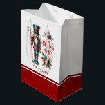 Christmas Nutcracker Candy Cane Weihnachtswünsche Mittlere Geschenktüte<br><div class="desc">Farbenfrohe Weihnachtslieder mit einem Bonbons,  Weihnachtsdekoration und süße Weihnachtswünsche roten Retro-Typografie. Anpassbarer Name.</div>