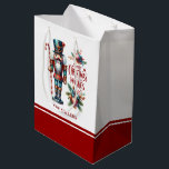 Christmas Nutcracker Candy Cane Weihnachtswünsche Mittlere Geschenktüte<br><div class="desc">Farbenfrohe Weihnachtslieder mit einem Bonbons,  Weihnachtsdekoration und süße Weihnachtswünsche roten Retro-Typografie. Anpassbarer Name.</div>