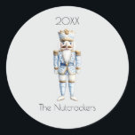 Christmas Nutcracker Watercolor Runder Aufkleber<br><div class="desc">Machen Sie Ihre Weihnachtszeit unvergesslich mit diesen eleganten Nutcracker-Themenaufklebern. Sie können dieses Design personalisieren,  indem Sie auf "Diese Vorlage personalisieren" klicken oder wenn Sie den Schriftart,  die Hintergrundfarben ändern oder die Designelemente anders anordnen möchten,  klicken Sie auf "Bearbeiten mit dem Entwurfswerkzeug".</div>