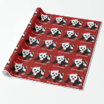 Christmas Panda Bear Custom Red Geschenkpapier<br><div class="desc">Dieses niedliche Weihnachtsgeschenkpapier von Santa Panda eignet sich hervorragend zum Umhüllen von Weihnachtsgeschenken. Passen Sie auf der roten Geschenkpackung an,  wer es aus weiß ist. Ich mag wilde Tiere und ein Weihnachtsbär nimmt den Kuchen mit einer roten Weihnachtsmannmütze!</div>