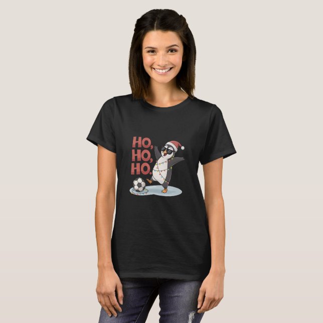 Christmas Penguin with Lights and Santa Hat playin T-Shirt (Vorne ganz)