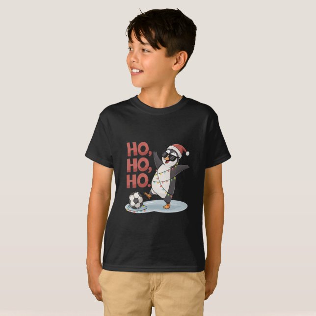 Christmas Penguin with Lights and Santa Hat playin T-Shirt (Vorne ganz)