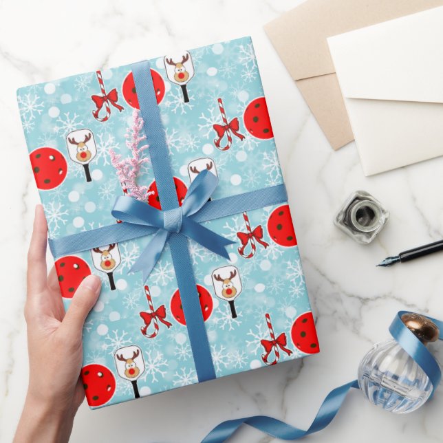 Christmas Pickleball Paddle Joy Snowflakes on Blue Geschenkpapier (Schenken)