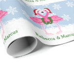 Christmas Pink Flamingo Wearing Santa Hats Geschenkpapier<br><div class="desc">Weihnachten Rosa Flamingo Tragen Weihnachtsmannmützen mit Schneeflocke Background anpassbare Geschenkverpackung / Packpapier Rolle können Sie personalisieren Geschenkpapier aus Ricaso Original-Kunstwerk ©delightful-doodles.com</div>