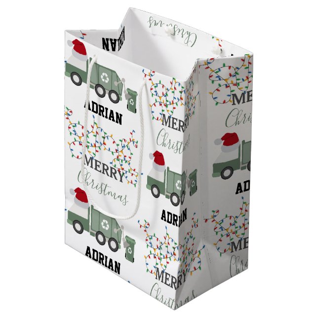 Christmas Recycling Garbage Truck Custom Name  Mittlere Geschenktüte (Vorderseite Schrägansicht)
