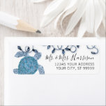 Christmas Sea Turtle Beach Blue Lights Script<br><div class="desc">Der schlichte,  blau-weiße Strand ist inspiriert für die Weihnachtsfeier,  die in der warmen Sonne gefeiert wird! Mit einem handgemalten Aquarellschildkröte mit Weihnachtssaitenleuchten. Kunst und Grafik-Design von international lizenzierten Künstler und Designer,  Audrey Jeanne Roberts,  Copyright.</div>