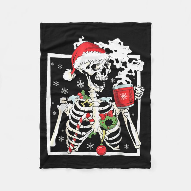 Christmas Skeleton With Smiling Skull Drinking Cof Fleecedecke (Vorderseite)