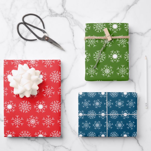 Christmas Snowflakes, Classic Red Green Blue White Geschenkpapier Set (Vorderseite)