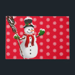 Christmas Snowman Doormat Fußmatte<br><div class="desc">Doormat mit einer roten Hintergrundfarbe und einem niedlichen Weihnachtsschneemobil. Passen Sie diese Matte an oder kaufen Sie,  wie es ist.</div>