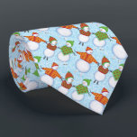 Christmas Snowman Skaten auf Blue Damask Krawatte<br><div class="desc">Diese festliche Weihnachtsthema-Krawatte präsentiert sich mit einem anmutigen Schneemann-Skaten in ihren rot-grünen Urlaubsoutfits. Hintergrund ist ein hellblaues Damast-Muster. Entworfen von Künstlerin © Susan Coffey.</div>