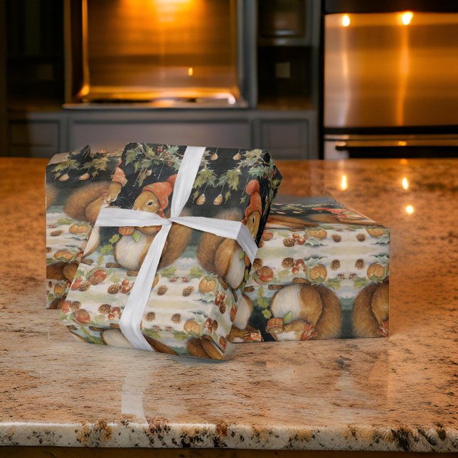 Christmas Sqiurrels Share Nuts Holly Geschenkpapier (Von Creator hochgeladen)