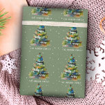 Christmas Tree Watercolor Merry Jolly Happy Geschenkpapier<br><div class="desc">Weihnachtsbaum Wasserfarbe Merry Jolly Happy Wrapping Paper. Glücklich,  fröhlich,  fröhlich Wünsche und deinen Familiennamen - fügen Sie Ihren Text hinzu. Künstlerische Aquarell zeichnend von einem bunten Weihnachtsbaum auf grünem Hintergrund mit weißen Schneeflocken. Festliches Design für Ihre Weihnachtsgeschenke.</div>