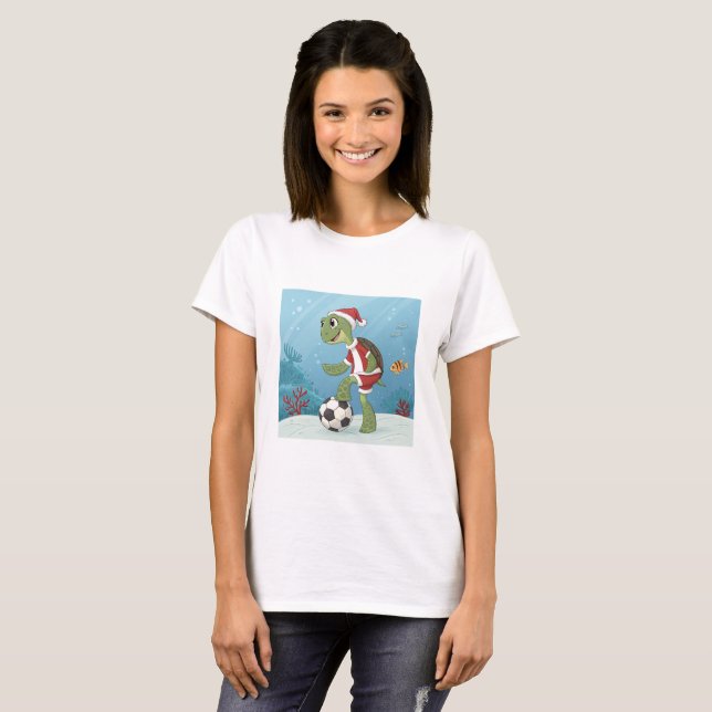 Christmas Turtle playing football T-Shirt (Vorne ganz)