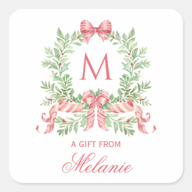 Christmas Wreath w/ Bow | Monogram Quadratischer Aufkleber (Vorderseite)