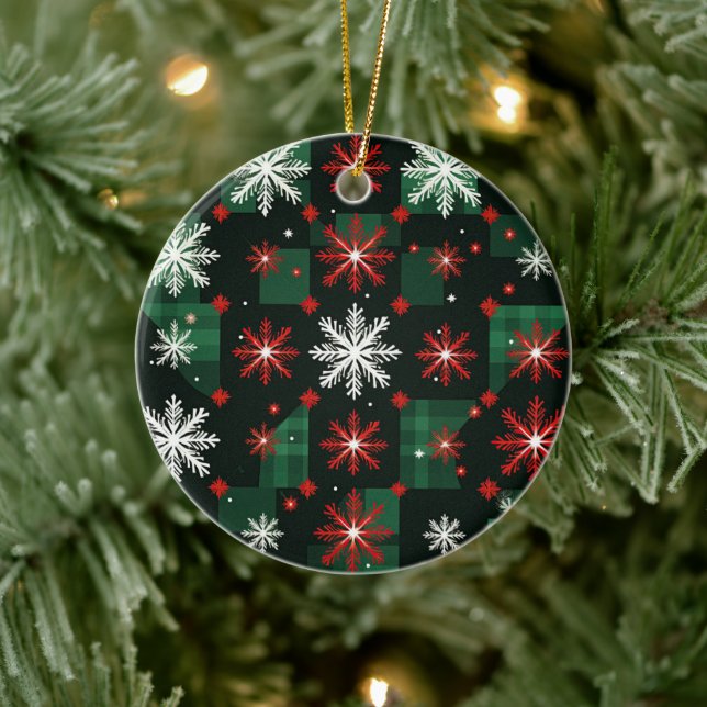 Christmassy Red and Green Kariert Pattern Keramik Ornament (Baum)