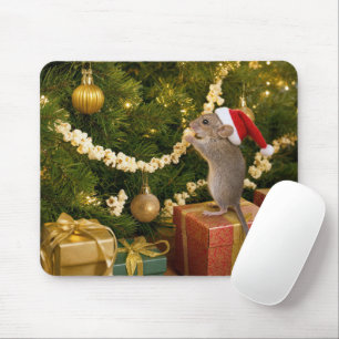 Christmausmaus, der Popcorn-Girlande am Baum isst Mousepad