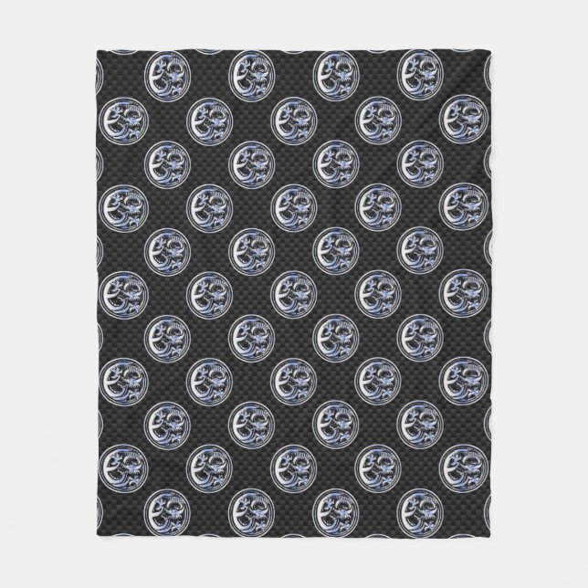 Chrom Dragon Crest in Carbon Fiber Print Fleecedecke (Vorderseite)