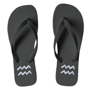 Chrom mag Wassermann-Tierkreis in der Flip Flops