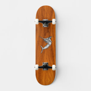 Chrom-Speerfisch auf Teakholz-Holz Skateboard