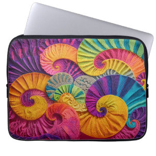 Chromatische Muscheln: Lebendiges Spiral-Mosaik Laptopschutzhülle