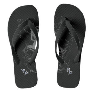 Chrome Capricorn Zodiac Symbol auf Hevelius Flip Flops