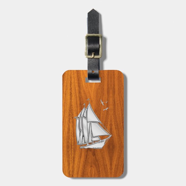 Chrome Silver wie Sailboat auf Teak Veneer Gepäckanhänger (Vorderseite vertikal)