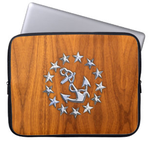 Chrome Yacht Flag auf Nautical Teak Wood Print Laptopschutzhülle