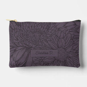 Chrysanthemen und Name auf staubiger Pflaume  Zubehörtasche
