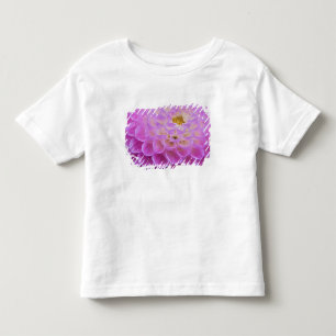 Chrysanthemenblume schmückt Grabstätte in Kleinkind T-shirt