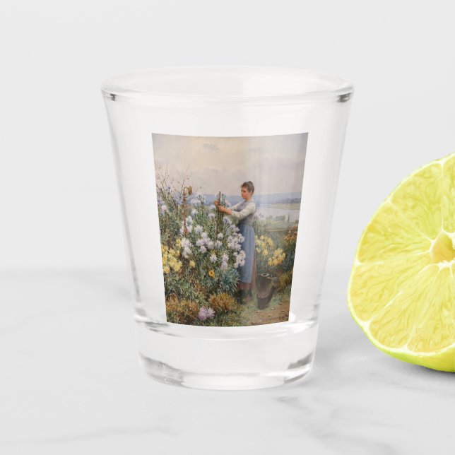 Chrysanthemum Blume (Mädchen im Garten) Schnapsglas (Vorderseite)