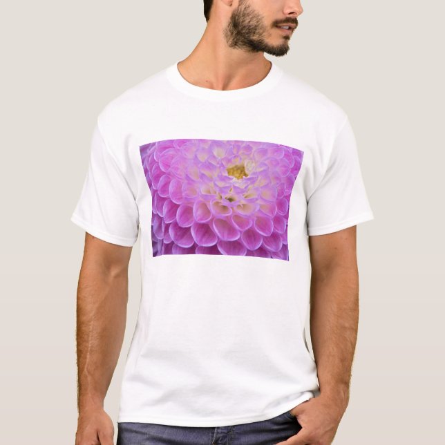 Chrysanthemum-Blume mit Grabstätte in T-Shirt (Vorderseite)